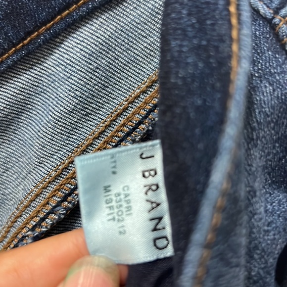 - J BRAND distressed misfit skinny jeans size 27
Mid rise - Picture 6 of 9